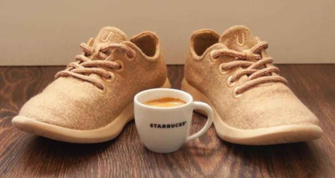 Em ação com calçados Yuool, Nestlé da cápsulas da Starbucks de brinde